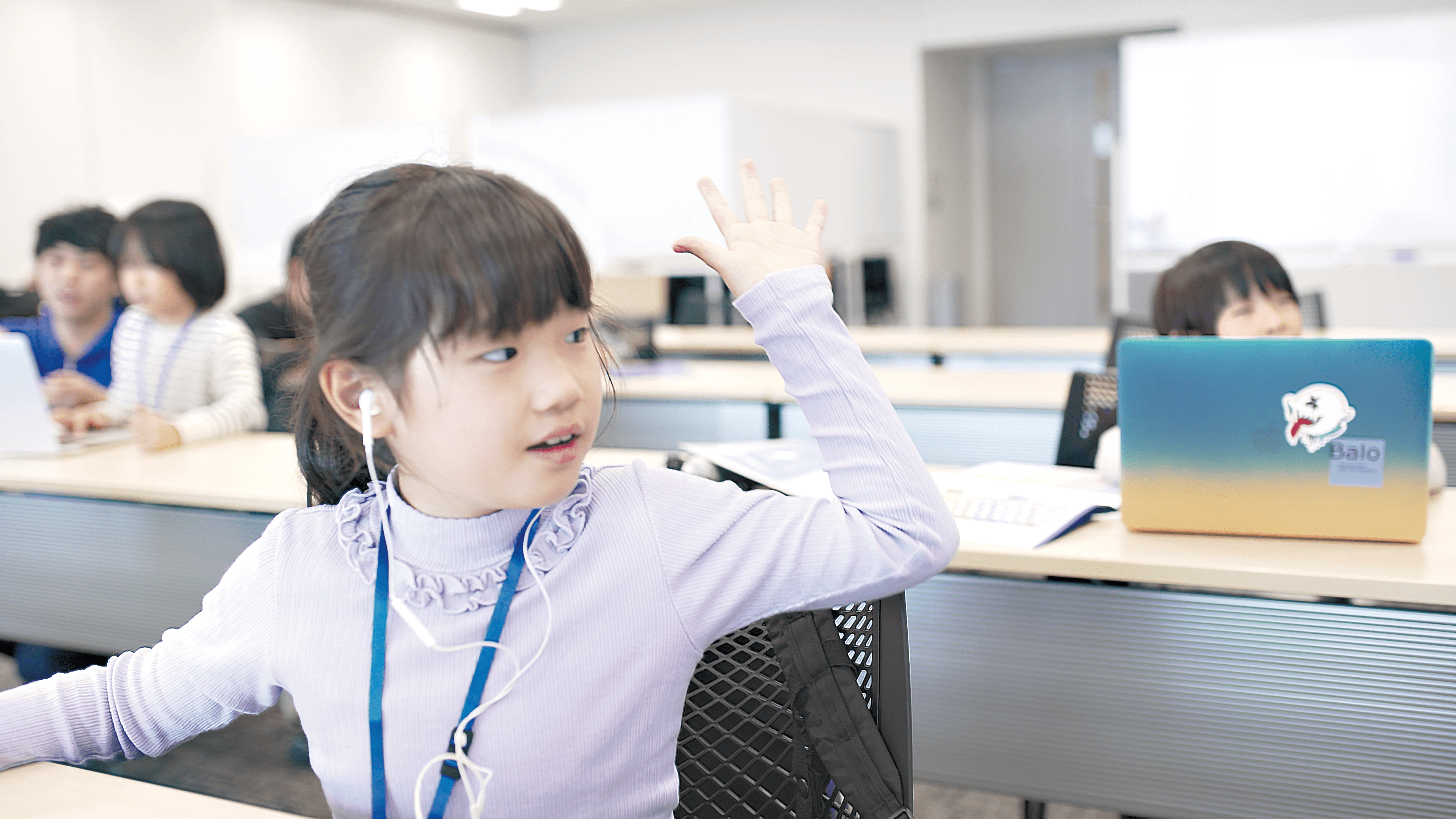 プログラミングを楽しむ子供